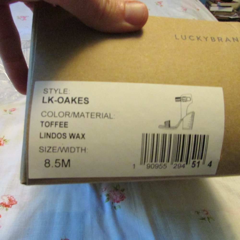 Lucky Brand Oakes Sandal - Picture 8 of 8